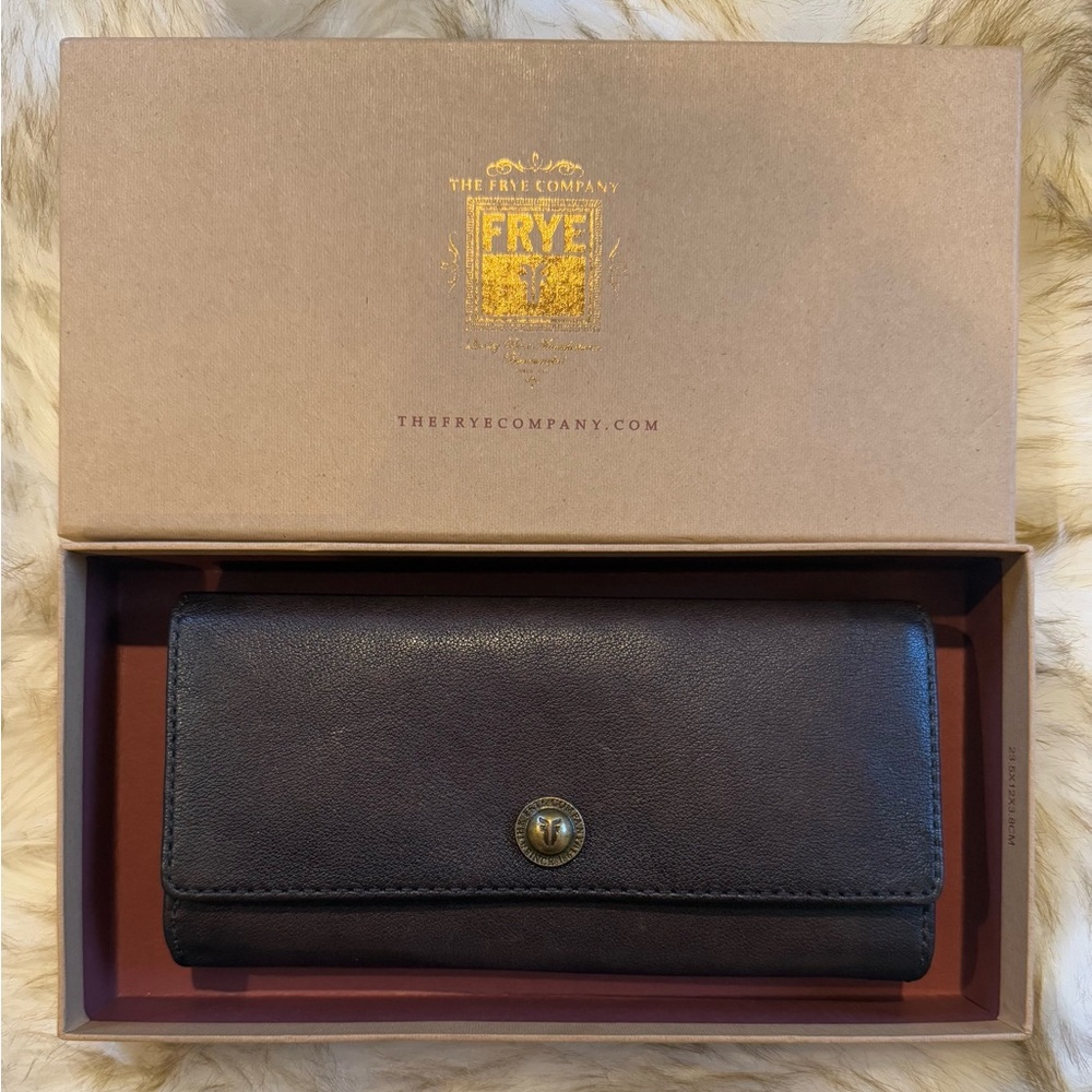 BRAND NEW WITH TAGS Frye Melissa Snap Wallet - Antl 
Dark Brown DB741